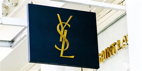 Yves Saint Laurent arriva a Bari: un nuovo capitolo per via Sparano.